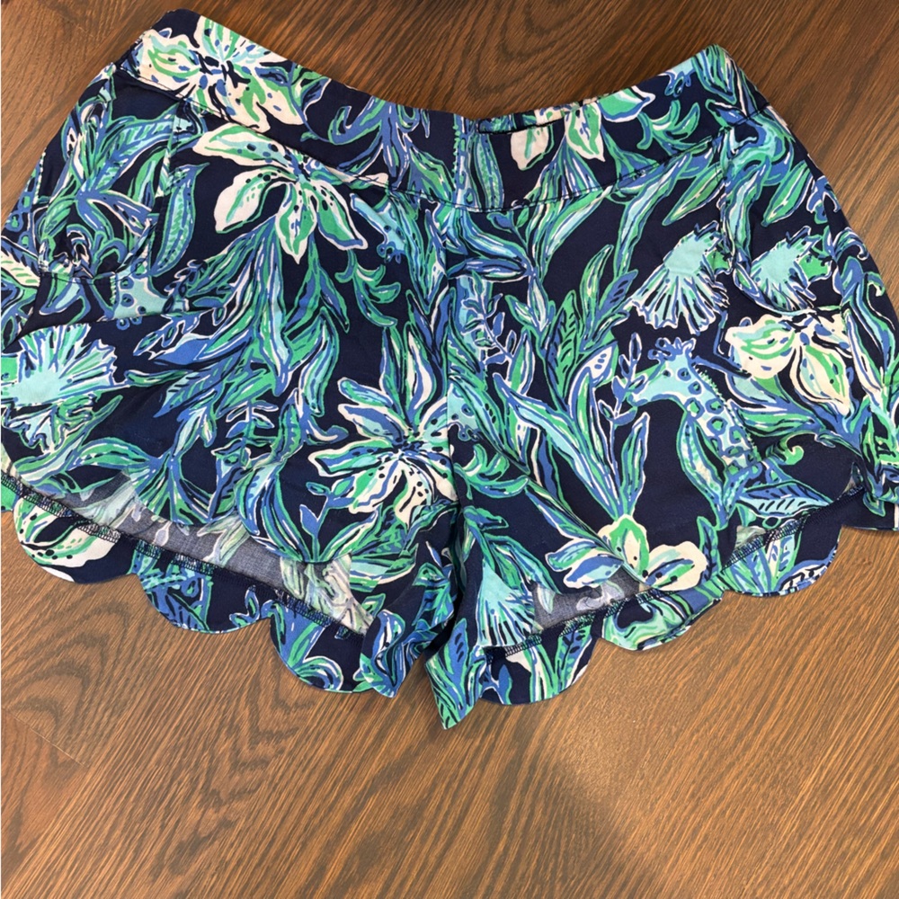 Lilly pulitzer Dahlia High Tide scallop edge stretch/pull on shorts
